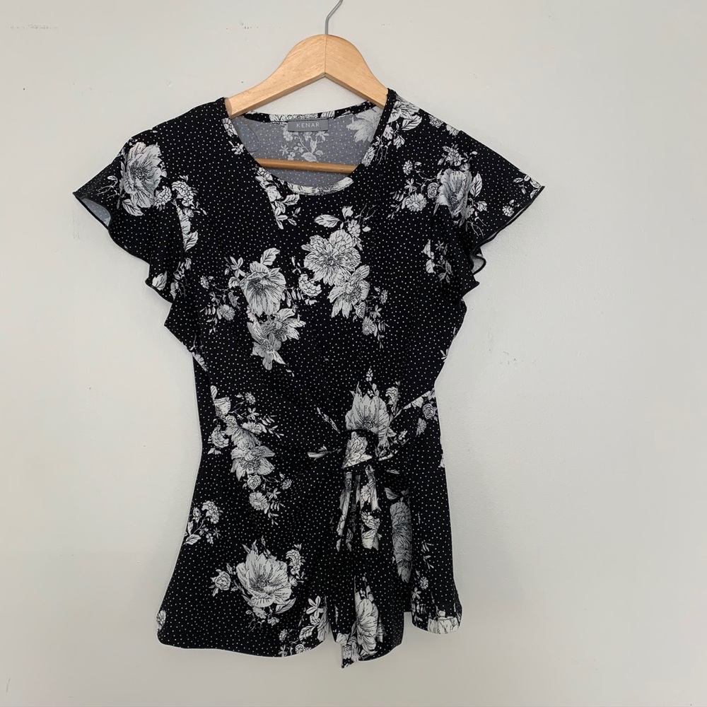 Adorable wrap T-Shirt.
